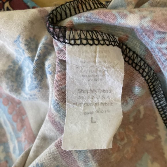 High waisted, bell bottom, vintage print pants - Picture 2 of 4